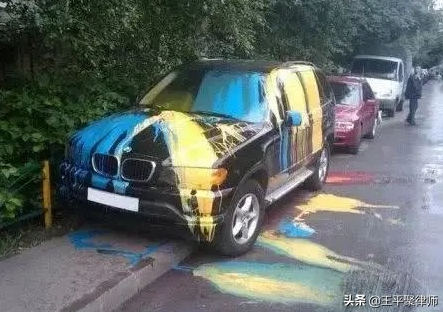 停車場內撞開堵路寶馬車被判10個月刑罰是否合理？