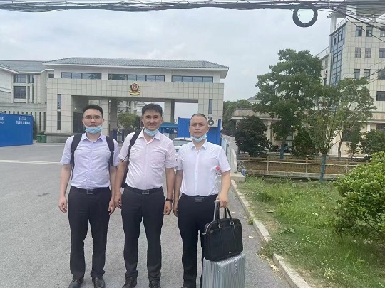 王平聚律師團隊在泰州看守所會見并參加泰州中院二審開庭