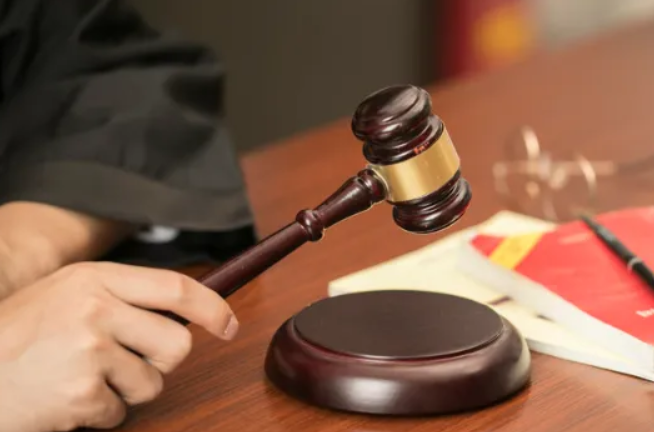 刑事律師：男子高鐵上猥褻鄰座女乘客被制服，猥褻會受到什么處罰