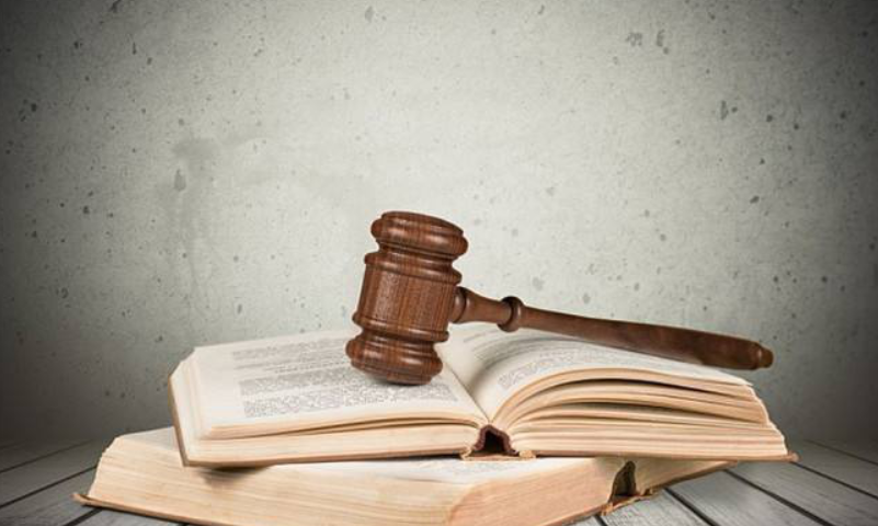 刑事律師：男子不滿長期“996”加班至深夜 劃壞7輛車被刑拘，故意劃傷他人車輛會被判刑嗎