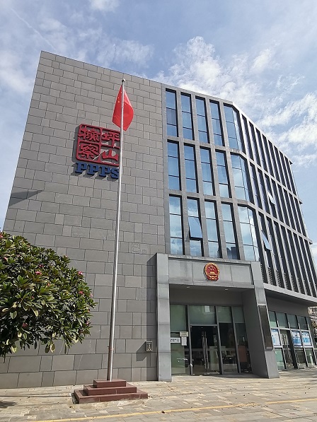 王平聚律師團隊成員出發坪山檢察院為某強制猥褻案交法律意見書